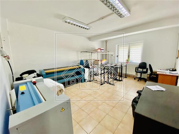 Casă individuală cu 5 camere cu Canalizare în Central