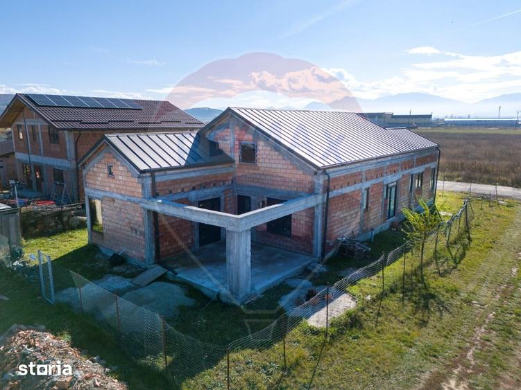Casă cu 6 camere cu Teren 500 Mp în Bod