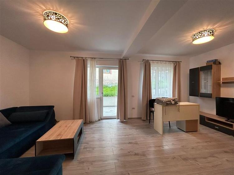 Duplex cu 4 camere cu Canalizare în Bucium
