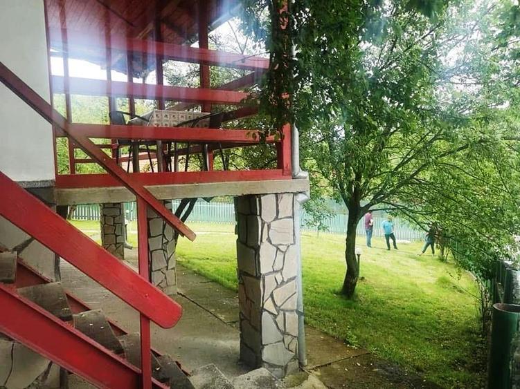 Casă cu 6 camere cu Canalizare în Exterior Vest