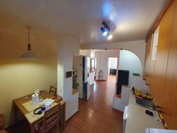 Apartament cu 4 camere decomandat în Costin Georgian