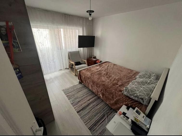 Apartament cu 3 camere decomandat în Soarelui