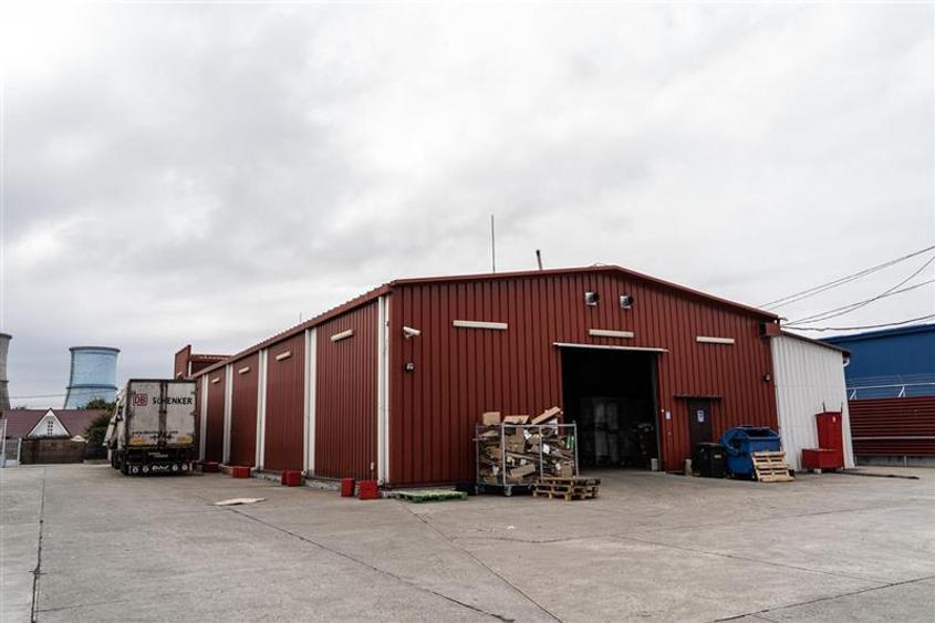 Spațiu industrial, de 1,641 mp, în Izvoare