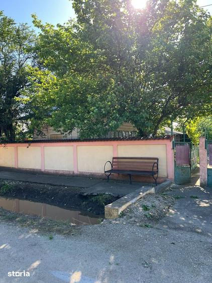 Casă cu 4 camere cu Teren 983 Mp în Peretu
