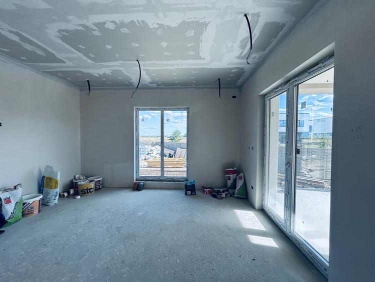 Duplex cu 5 camere cu Teren 410 Mp în Urseni
