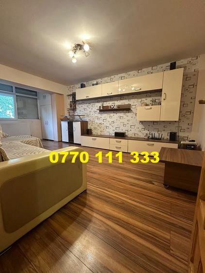 Apartament cu 3 camere decomandat, mobilat în Radu Negru