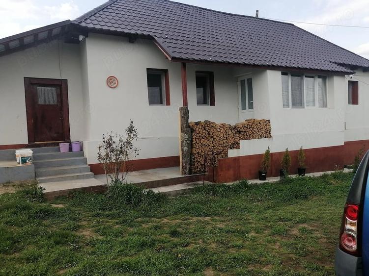Casă cu 3 camere cu Teren 900 Mp în Sânmihaiu Almașului