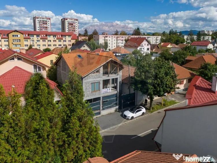 Casă cu 7 camere cu Teren 470 Mp în Gemenii