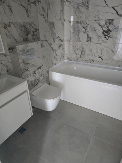 Apartament cu 3 camere decomandat în Energia