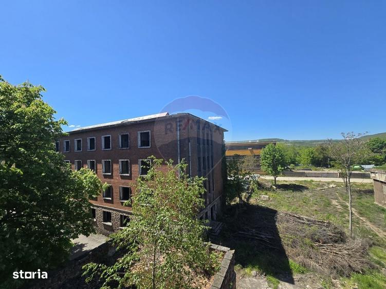 Spațiu comercial, de 8,300 mp, în Răcăștia