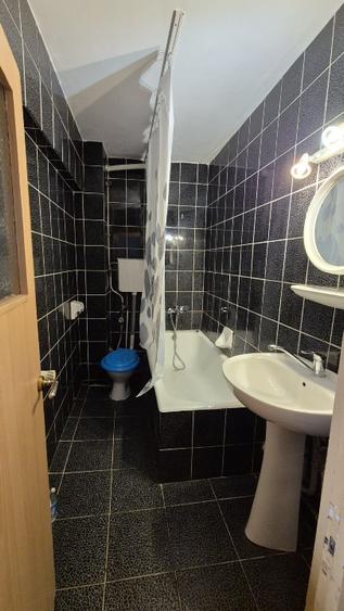 Apartament cu 3 camere decomandat în Între Lacuri