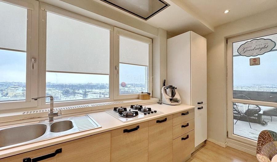 Apartament cu 3 camere semidecomandat, mobilat în Gării