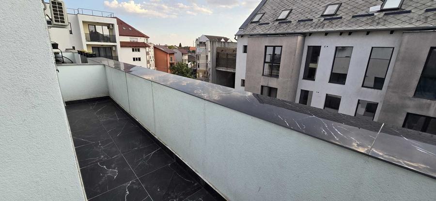 Apartament cu 3 camere decomandat în Boul Roșu