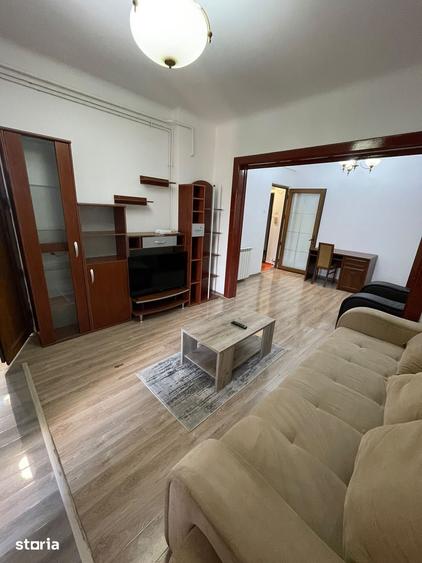 Garsonieră decomandată în Decebal
