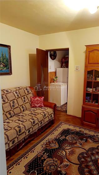 Apartament cu 2 camere semidecomandat în Moldova Nouă