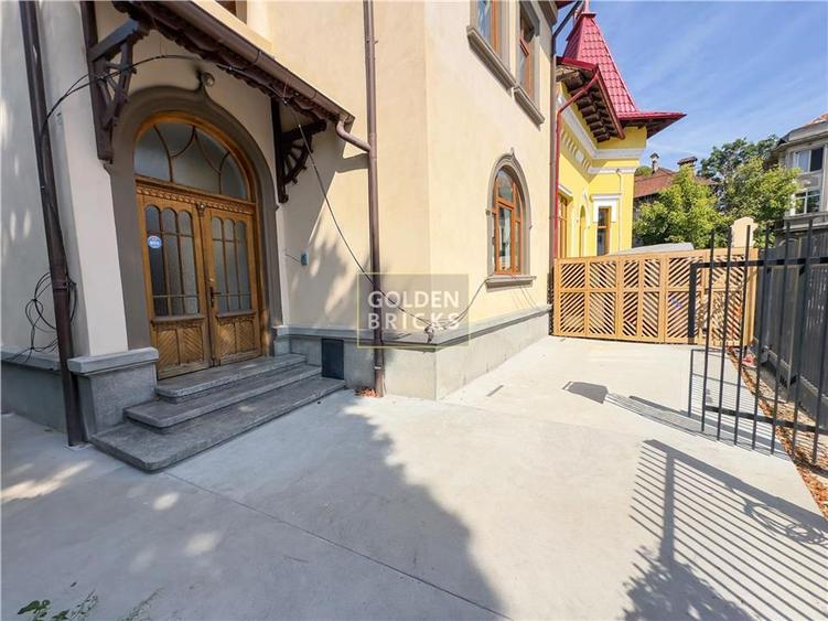 Casă individuală cu 5 camere cu Canalizare în P-ța Unirii