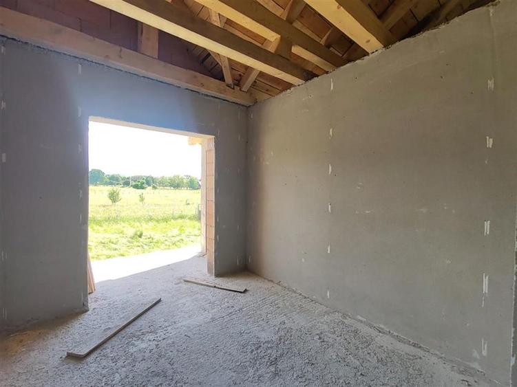 Casă cu 4 camere cu Teren 1000 Mp în Glăjărie