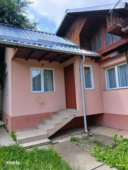 Casă cu 4 camere cu Teren 100 Mp în Izvoarele