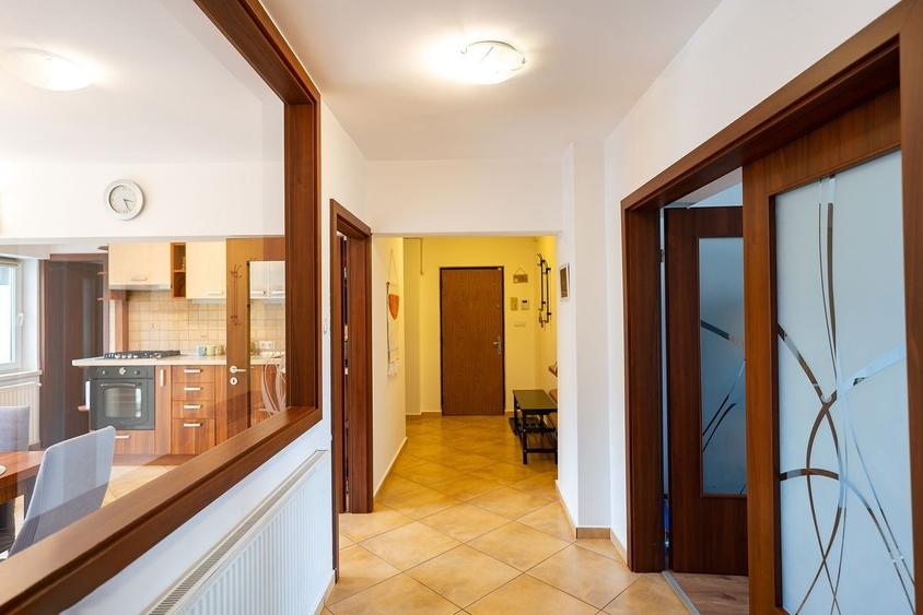 Apartament cu 3 camere decomandat, mobilat în Răcădău