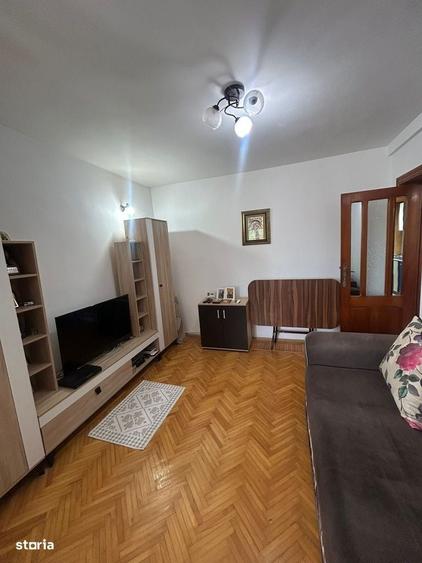 Apartament cu 3 camere decomandat în Sud