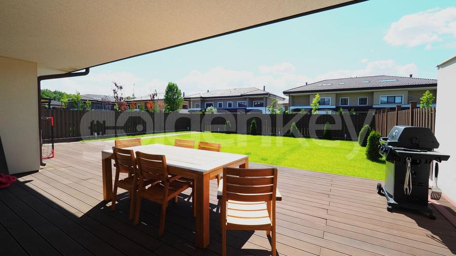 Duplex cu 10 camere cu Canalizare în Pipera