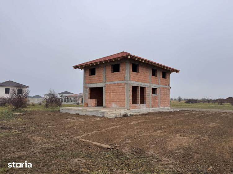Casă cu 4 camere cu Teren 500 Mp în Central