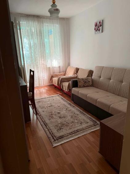 Apartament cu 3 camere decomandat în Exterior Vest