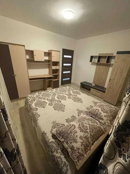 Apartament cu 3 camere semidecomandat, mobilat în Florești