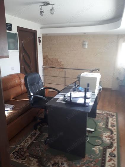 Casă cu 4 camere în Roman