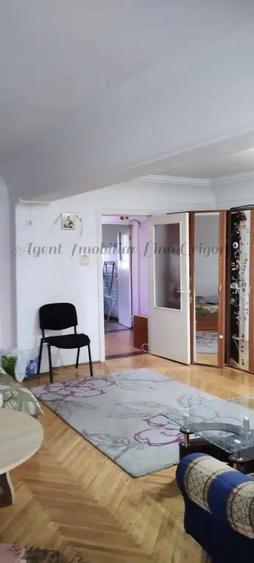 Apartament cu 4 camere decomandat în Central
