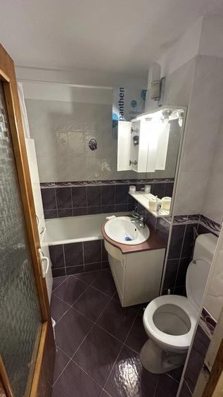 Apartament cu 3 camere decomandat în Cetate