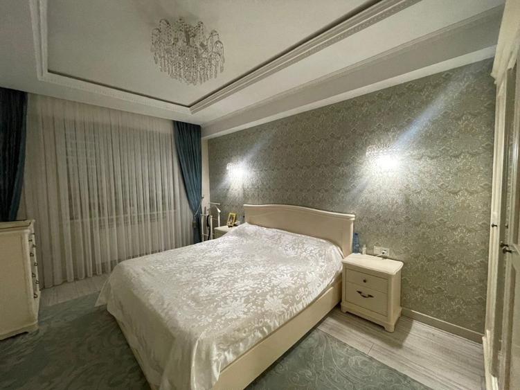 Apartament cu 3 camere decomandat în Calea București