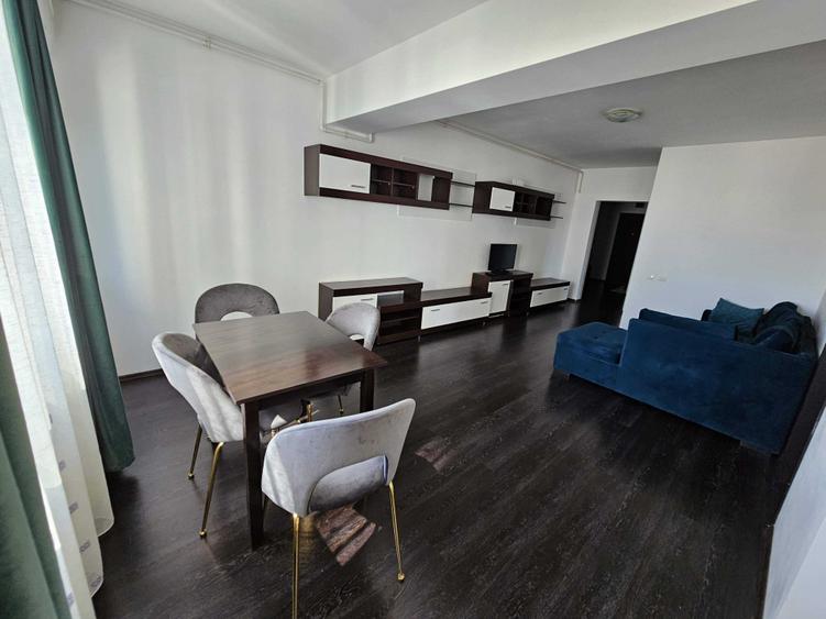 Apartament cu 3 camere semidecomandat în 13 Septembrie
