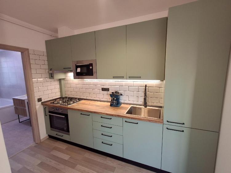 Apartament cu 3 camere semidecomandat în Floreasca