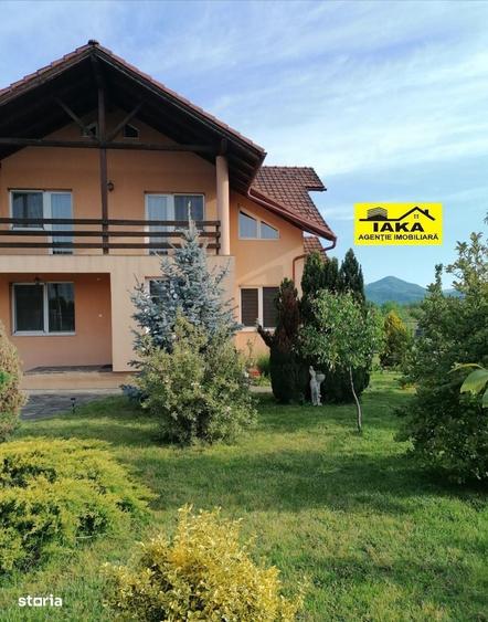 Casă cu 4 camere cu Teren 1000 Mp în Central