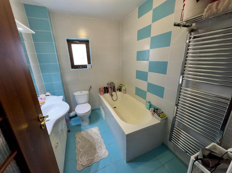 Casă individuală cu 4 camere cu Canalizare în Dragomirești-Vale