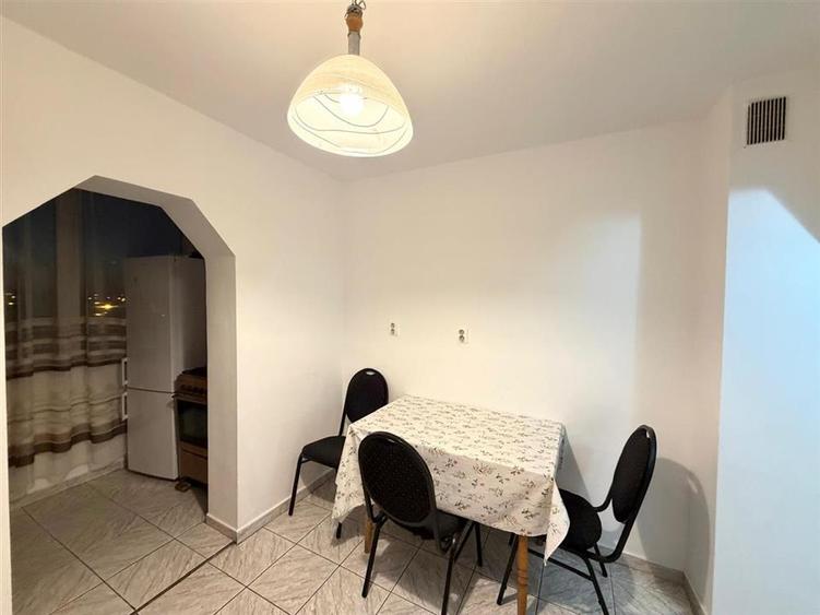 Apartament cu 3 camere decomandat în Nufărul