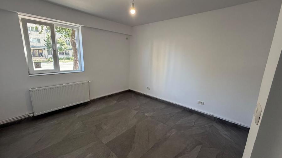 Apartament cu 2 camere decomandat în Casa de Cultură