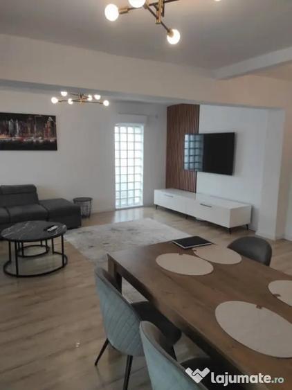Apartament cu 3 camere decomandat în George Enescu