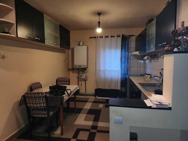 Apartament cu 2 camere decomandat în Carpați 2