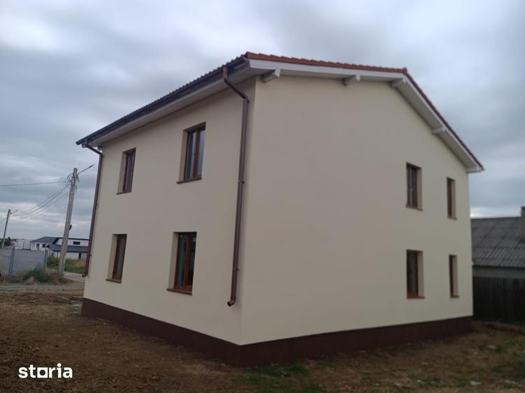 Casă cu 6 camere cu Teren 426 Mp în Agigea