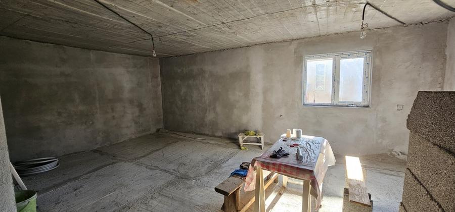 Casă individuală cu 4 camere cu Garaj în Asău