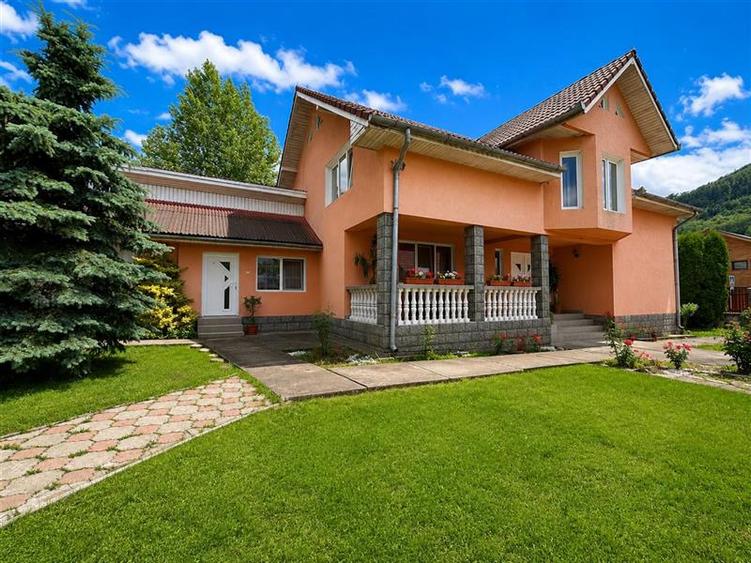 Casă individuală cu 6 camere cu Teren 996 Mp în Gălăoaia
