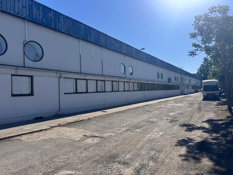 Spațiu industrial, de 856 mp, în Confecții
