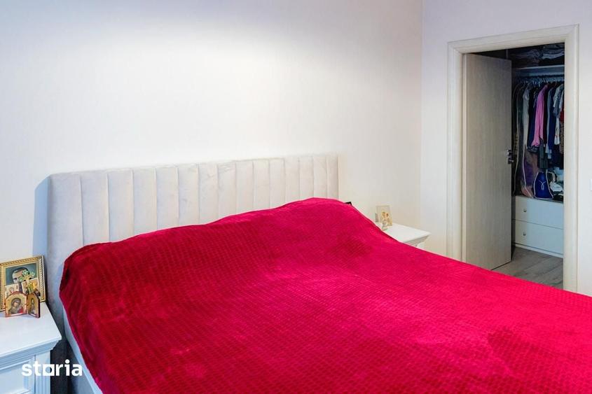 Casă cu 9 camere cu Teren 6600 Mp în Sânmartin