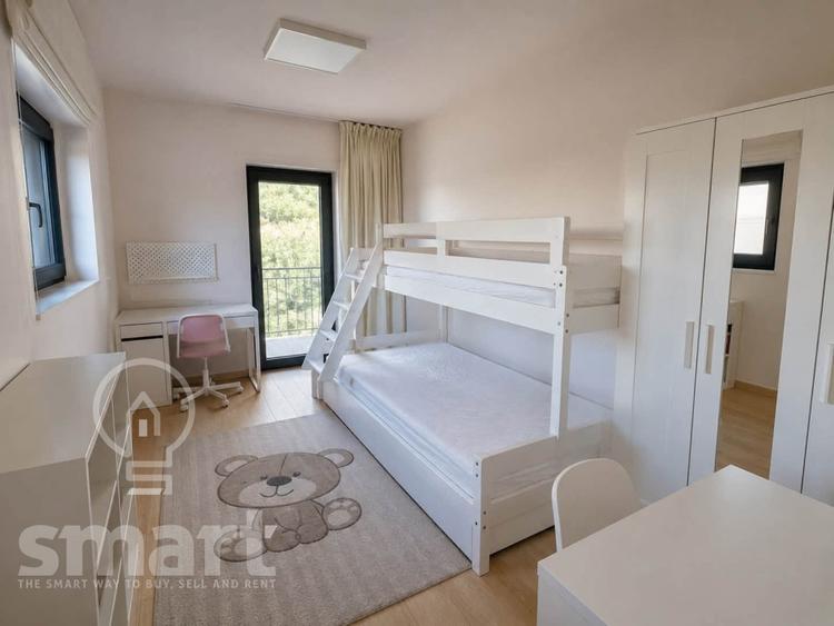 Apartament cu 3 camere semidecomandat, mobilat în Borhanci