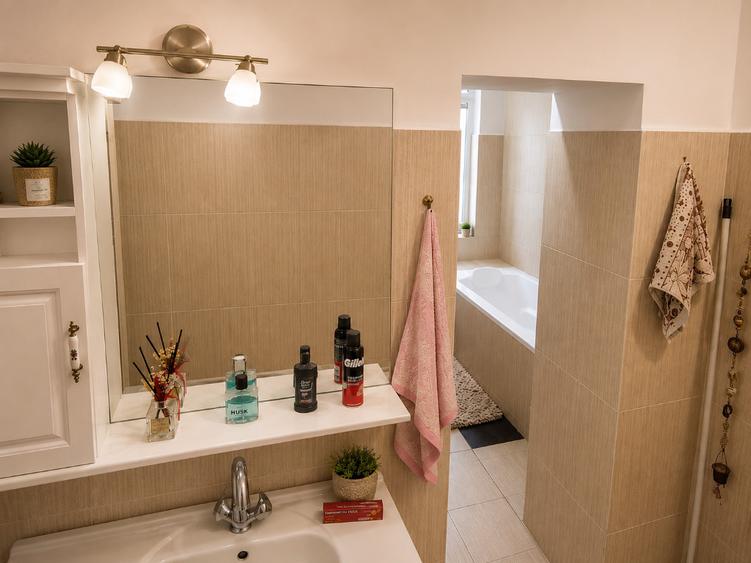 Apartament cu 2 camere semidecomandat, mobilat în Ultracentral