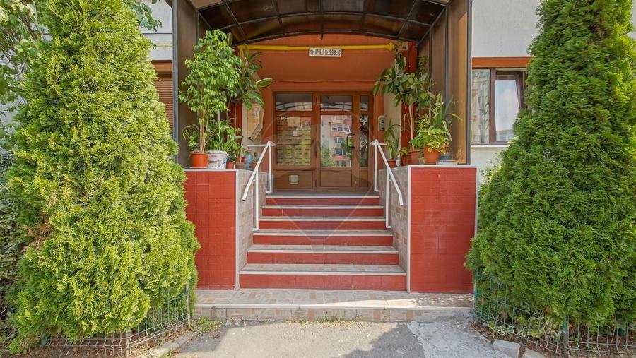 Apartament cu 3 camere circular în Astra