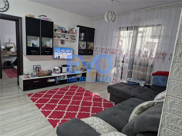 Apartament cu 3 camere semidecomandat în Valea Lupului
