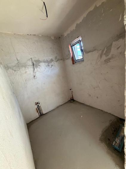 Casă individuală cu 4 camere cu Canalizare în Dragomirești-Deal